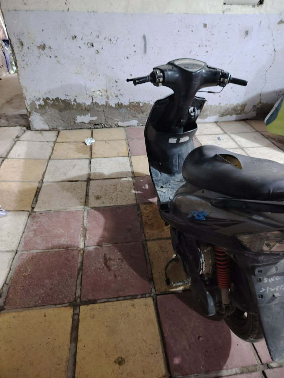 دراجه بلادي يرادله بوربرين مال ويل الكدام أو دشلي مال السرعه  ابلادي ما فتوحه بس سلف 55 *********** 600وبيه مجال احمد ثامر
