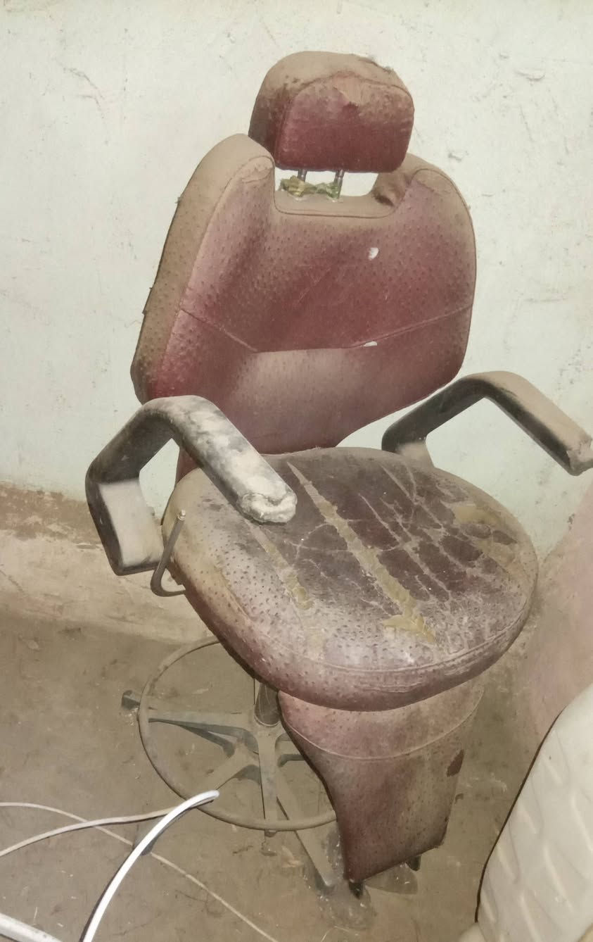 عندي غراض صالون لبيع كلهن شغالات بس يرادلهن تنظيف الكرسي 25والمغسله مال شغل 25 والمرايه 50


**إذا كنت صاحب هذا الإعلان وتريد حذفه لأي سبب، رجاءا أرسل رسالة إلى الدعم الفني**