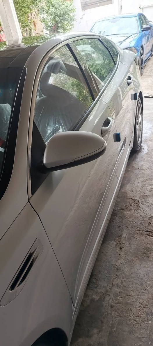 السلام عليكم ورحمه الله كيا اوبتيما وارد امريكي كلشي موضح بالصور سونارها موجود  سيارة فول فول واحد ع واحد جاهزة ع الاخير .رقم بغداد. بسمي انكليزي.للاستفسار ..***********
سعرها ١٢٩ بيها مجال كلش قليل وكلشي واضح امامك .محرك كير حداديه تاير دسك ...ترايك للسعودية .. حلة, بابل
