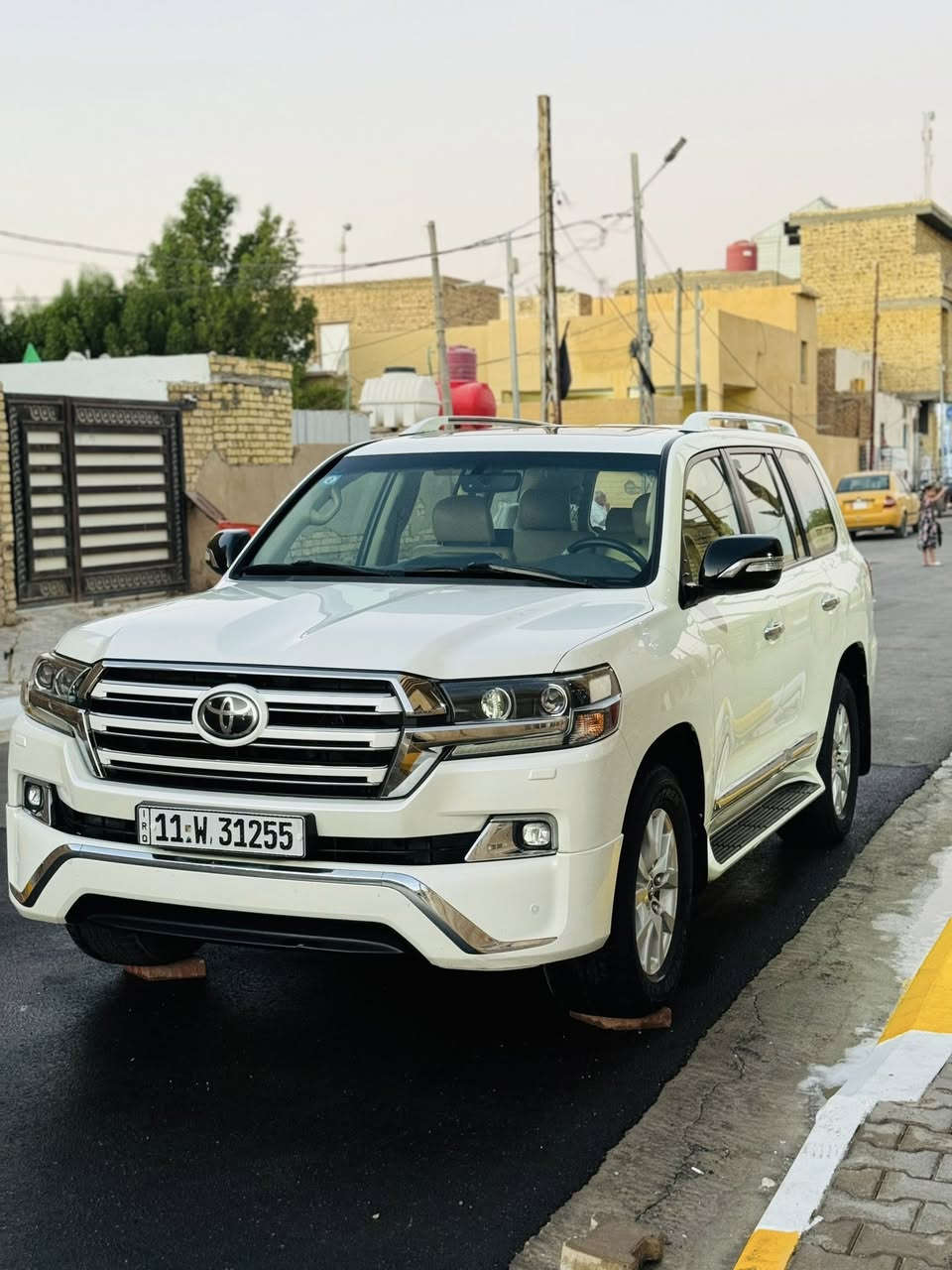 سلام عليكم لاندكروزر 2017 ويد دتيشن ماشيه 148مكفوله من كلشي رايده ب510$ وبيه مجال بسيط ‭0774 247 9450‬
