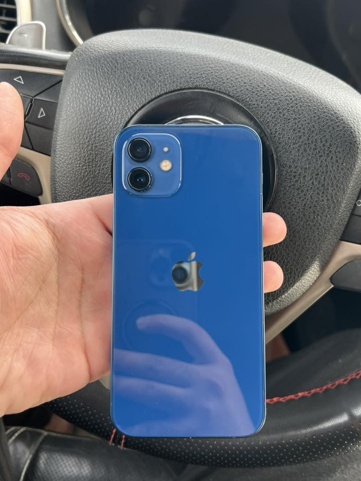 ايفون 12 عادي شرق اوسط ماستر AAA مو امريكي
بطارية 94%🔋مكفول من كل شي بلادي مامبدل بي شي عالفحص ذاكرة 128 السعر 310 قفل نهايته 
حله شارع 60 تواصل خاص او ***********
