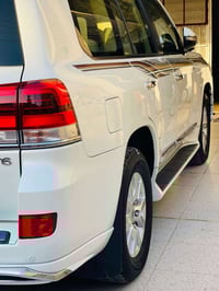 لاندكروز وايت ادشن • ١٧٣ الف كم • رقم سليمانيه