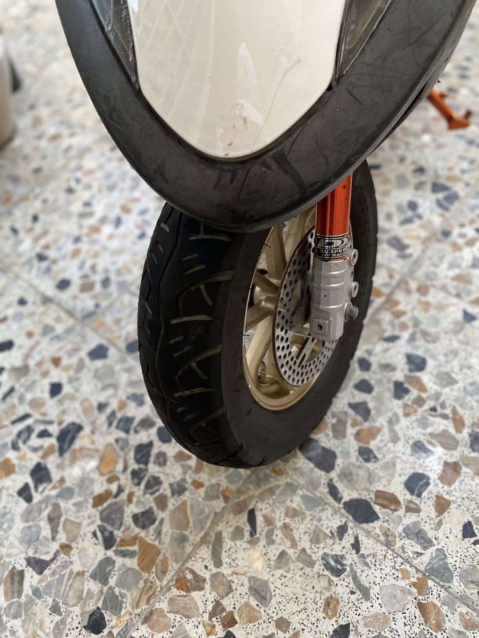 ماكس عدله للبيع  دراجه بيه كلجات وبوشه   ودراجه بيه تخم  كامل. مشمشي. مناقصه شي دراجه شلعه معدل فول. +تخم تاير جيدد 
***********
