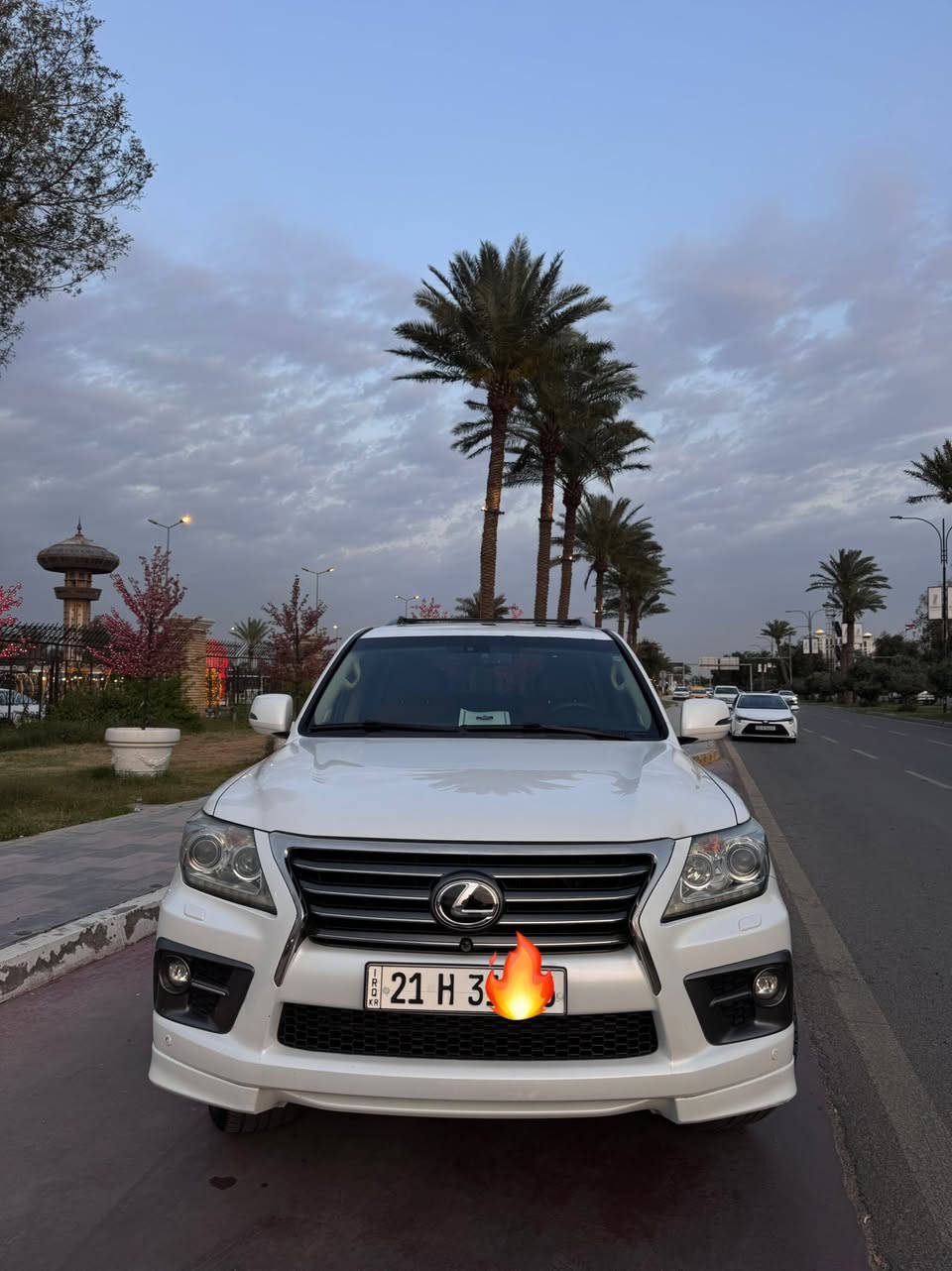 لكزس570XL للبيع 🌟 بريم
موديـل 2014
ماشية 165 الف 
بريمي 
رقم سليمانيه 
بأسمي تحويل ثاني يوم
بدون صبغ سياره
بيه بارد كد شبر بالهلال خلف سائق 
مواصفات السيارة :
اللون: ابيض 
فول مواصفات ١/١ 
8 سلندر محرك 5700 
* داخل قرميدي 
* 4 كامرات 🎥
* سلايت
*   كراسي جلد 
*   كراسي كهرباء 
* تبريد ثلج 
*   تدفئة تبريد بالكشن
*   ٣ شاشات اصلية 
*   تشغيل عن بعد
*   جكات 
*   فور ويل
*   أنظمة قيادة
*‏ CRAWL نظام 
*   ثلاجة 
*   فول تحكم ستيرن 
*   ستيرن كهرباء
*   دبل كير ( عادي+ اوتوماتيك)
*   شفتات كير بالاستيرن
*   دبل حساس ( امامي+خلفي)
*   مرايات كهرباء (شفط)
*   لايت عدسة زنون عالي ناصي 
*   زراك لايت
*   ويل 20  📍
سعر : ٣٩٥
رقم : ***********☎️☎️
