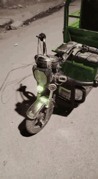 السلام عليكم
طرطورة شحن للبيع باتريات تقره كلها ٩ السعر ٥٥٠ الف 
الاتصال على هذا الرقم ***********
