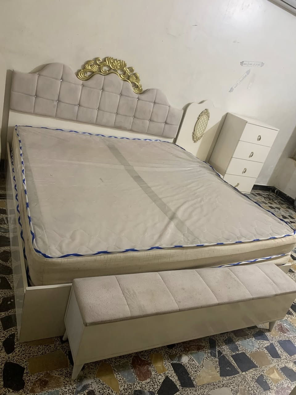 السلام عليكم غرفه للبيع نظيفه جدا مبيها ضرر ٧ قطع والدوشك هديه السعر ٤٧٥ وبيها مجال للشراي فقط مو شراي لا تراسل للتواصل خاص ماسنجر او رقم ‭٠٧٧٤ ٨٠٣ ٣١١٩‬ واتساب مكان كفاءات العبيدي
