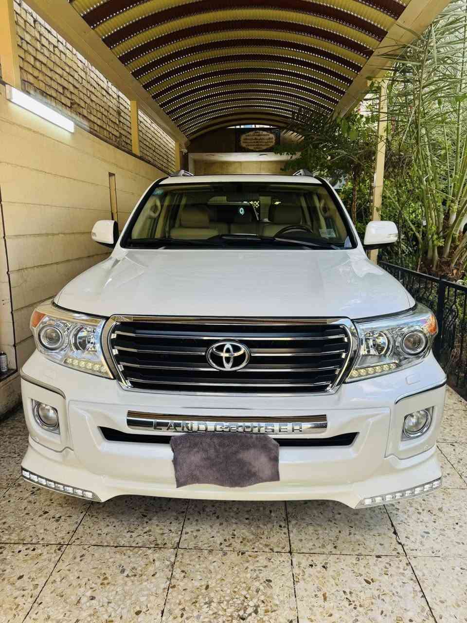 سلام عليكم ورحمه الله وبركاته
لاندكروز موديل 2013
للبيع فقط
المواصفات
فور ويل دفلوك
فتحه سقف
كامره بلاديه 
حساس امامي خلفي بلادي دكمه
ثلاجه

سبعه راكب ثلاث قطع تبريد
اناره تحت الدوسه بلادي
مري شفط والتحكم وعند الرجوع للبك للسفل
تخم تاير  جديد + باتري + صيانه كامله
السياره الف ماتصرف عليه
ملاحضه
(السياره مكفوله من الصبغ  ولاشخوط)
فقط بارد بيه
السعر 340$ وبيه مجال كلش قليل
حك الضيافه
مكانهه بغداد شارع فلسطين
***********
