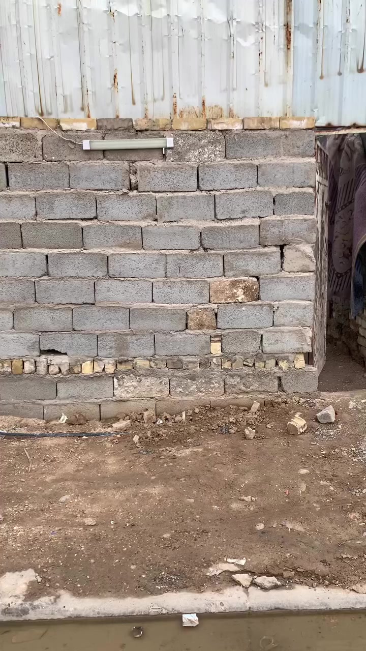 سلام عليكم قطعت ارض المساحه اكثر من ٤٧٠ ماي وكهرباء ومجاري وتبليط ***********
