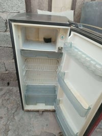 ثلاجه • عطلانه • للبيع