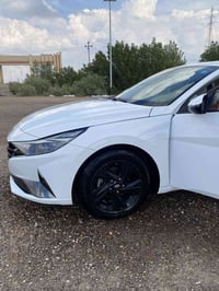 النترا أفانتي موديل ٢٠٢١ بيها ٣ قطع رش من الخارج السونار مرفق مع الصور...