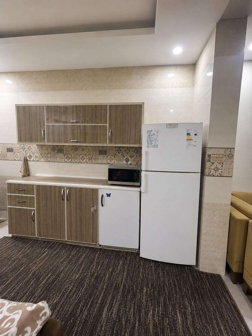 بيت للايجار في كاريزان قرب المنارة 
شارع ١٢ مقابلة فرع 
البيت ١٠٠م طابقين  
الطابق الاول مؤثث كامل اثاث(مطبخ و هول وغرفة نوم )و٢ صحيات
الطابق الثاني فارغ(٢ غرف نوم وهول)
 نظام دكت للمبردات وسقوف مغربية 
سعر الايجار ٦٠٠ الف
***********

