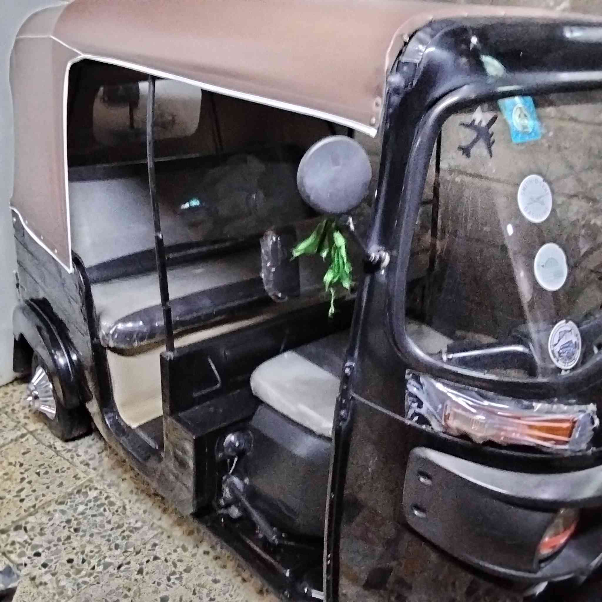 سلام عليكم تكتك للبيع مديل 19شهر 12يوم30يعني20 تكتك مكينة مجفتة ومعمر دوس وبيها طخة بل غد خفيفة تكتك حلوة تجي وتشوف بعينك مكاني رأسه شارع 20مقابيل العبيدي (***********)سعر ستة وثمنمية وبيها مجال قليل
