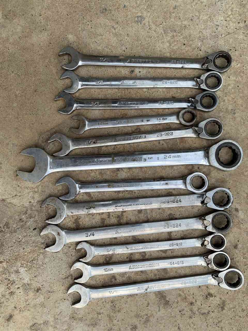 مفاتيح ARMSTRONG أمريكي أصلية
 قياسات متعدد مع يدات راجز مع لقم للبيع 

للتواصل و اتساب ***********
