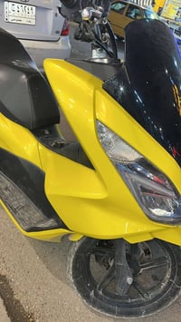 دراجه للبيع. pcx الجيل الثاني  ماشيه 5000  بصمه العدد2 لد زنن حساس ازد...