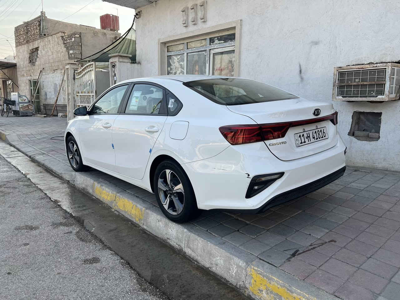 السلام عليكم 

سيراتو موديل 19 للبيع بيه جاملغ خسفه ورصعتين بلباب لوره السايق  زغار ولدعاميت مثل ماموضحه بل فيديو ماشي 48 
سياره احله من الصور ولسياره مسويله سونار  العنوان بغداد الحريه رقم الهاتف ***********بي واتساب
