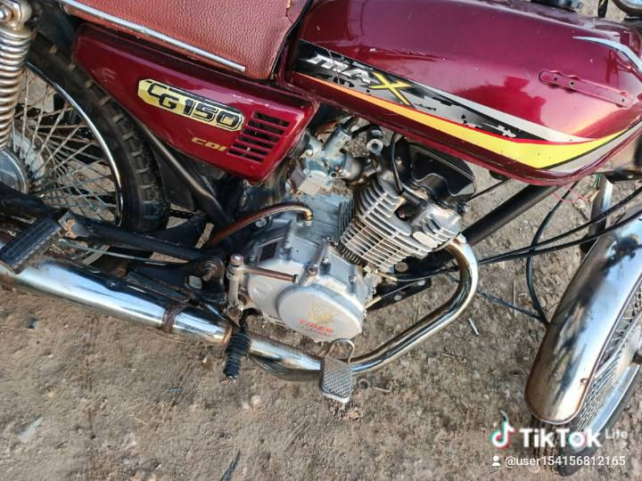 سلام عليكم دراجه تايكر مديل 21 تخم تاير كهربائيات محرك ناعم سعر تصال عل رقم ***********
