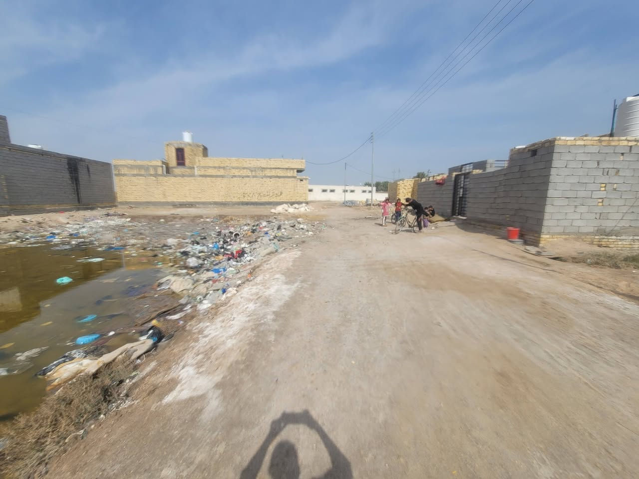 قطعه زراعي 200 متر للبيع ركن على شارعين وجه10 ونزال 20 موقعها السديناويه نهاية السايدين قرب مدرسة الجامعه متوفر كافة الخدمات ما ء مجاري كهرباء للاستفسار ***********
