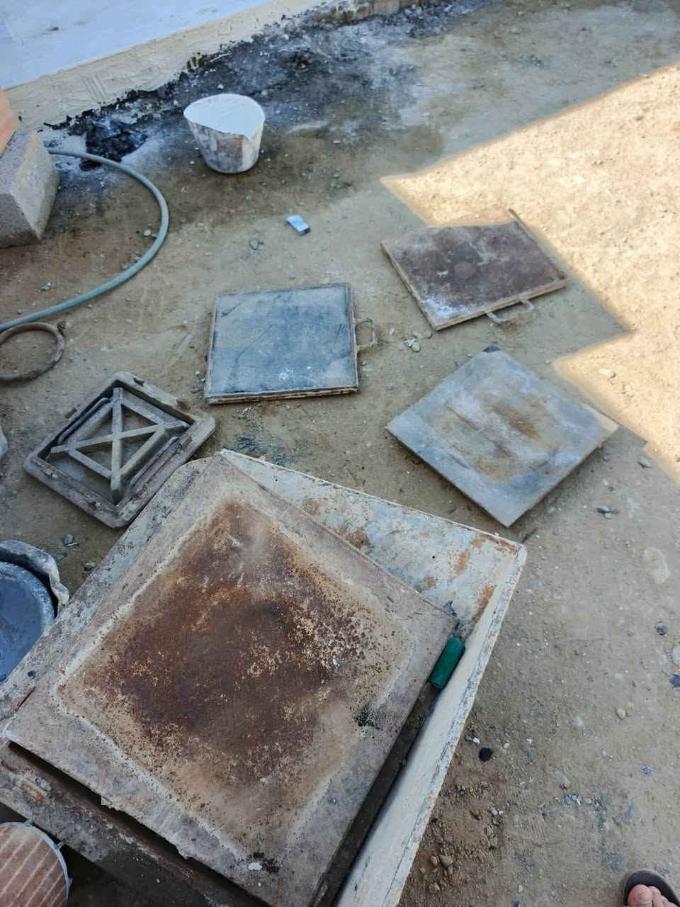 سلام عليكم اخوان يوجد معمل كاشي وجلايه معمل كامل مواطير بعده مامشدوده بل كارتون سعر ٣٥ ورقه وبي مجال ***********
