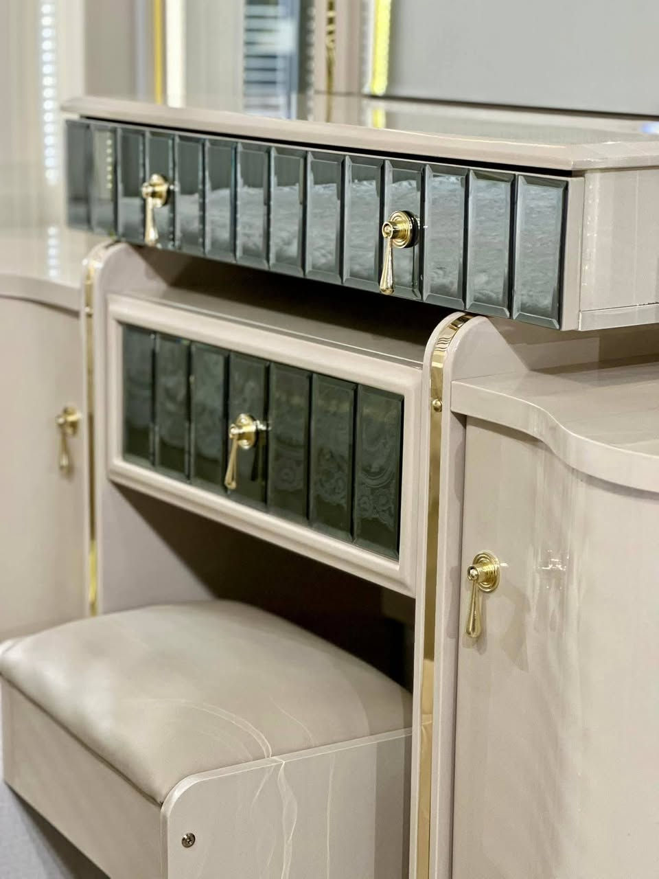 غرفة نوم للبيع استخدام 3 اشهر فقط
للاستفسار الاتصال ع رقم ***********
