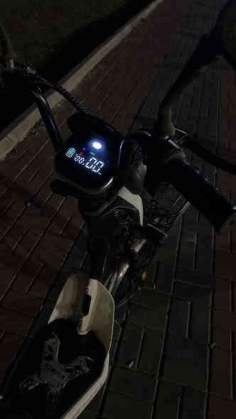 بايسكل شحن كهربائي صيني موديل 2024 مستعمل استخدام شخصي نظيف بدون بايدرات مع بلوتوث
نقص 
الكلوب محترك الأمامي فقط و قاعدة الكشن طاكة فقط هاي المشاكل الي بي

الملحقات
شاحن
مفاتيح عدد 2
بصمة عدد 1
مفتاح قفل المقعد عدد 2
السعر 200 وبي مجال بسيط
للاستفسار ***********
