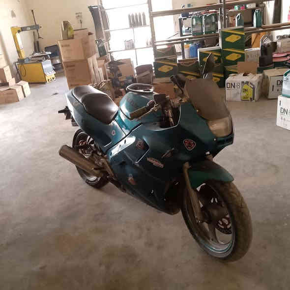 ماطور بطحه زازوكي لبيع 
محرك 2700
بي خيط بخار بدون تنقيص
شغال عوزه باتري صارلي فتره تاركه 
السعر 550وبي مجال بصيط 
مكانه جويبه ***********
