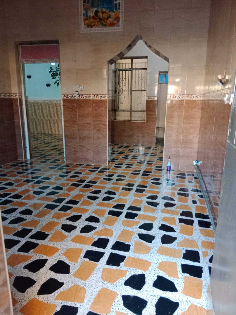 بيت لليجار مساحه 225 الرمادي حي الجمعيه قرب مطعم حجي زياد وقرب جامع اهل البيت للستفسار اتصل على رقم ***********
