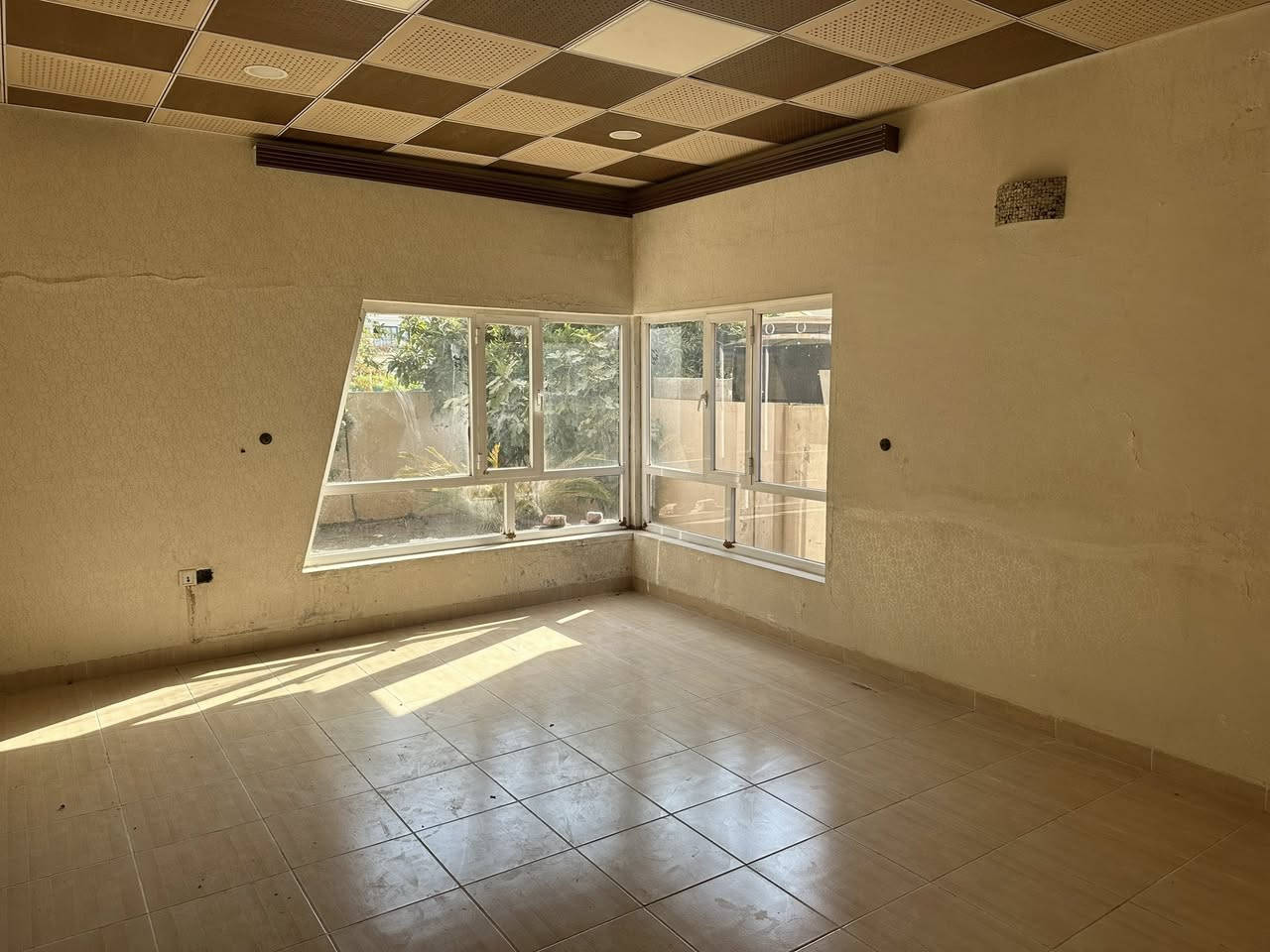 بيت للايجار ب مجمع المناره قرب سوق لنكة جديدة
البيت  ٢٠٠ م طابق واحد بي استقبال و مطبخ و صاله ٢ غرف نوم
الايجار ٦٠٠ الف 
***********
