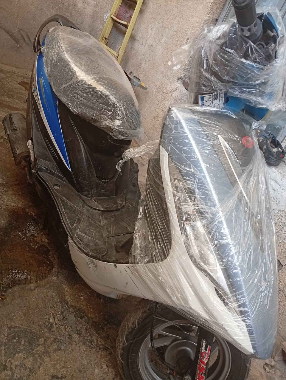 شغالة ترابك وين متريد
السعر 400 وبيهة مجال
مكاني زعفرانية 
رقمي ***********
