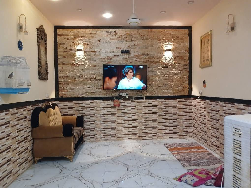 يارزاق ياالله
🏠دار سكن للبيع طابوو عثماني 

📌حي الثقافه شارع بيت ريس الجامعه خلف مطعم مندي دار يمن 

📐المساحه 200م الواجهه 10 امتـــــــار 

-----------------------

🏠 بناء طابقين حديث 

🔸مواصفات البناء 

✳️اساس كونكريت 

✳️سقف كونكريت 

✳️بناء كله طابوق 

🏠الدار مصمم بأفضل التصاميم الهندسيه الحديثه 

✨محتويات الطابق الاول:-

☘️غرفتين نوم 

☘️صاله 

☘️مطبخ 

☘️استقبال 

☘️مجمع صحيات داخليه 

☘️مجمع صحيات خارجيه 

☘️مناور وطارمه وكراج 

--------------------------------------

✨مواصفات الطابق الثاني 

🌿غرف نوم عدد 4

🌿صاله 

🌿مجمع صحيات
السعر مطلوب 190 
استفسار اكثر انتصل على رقم ***********
