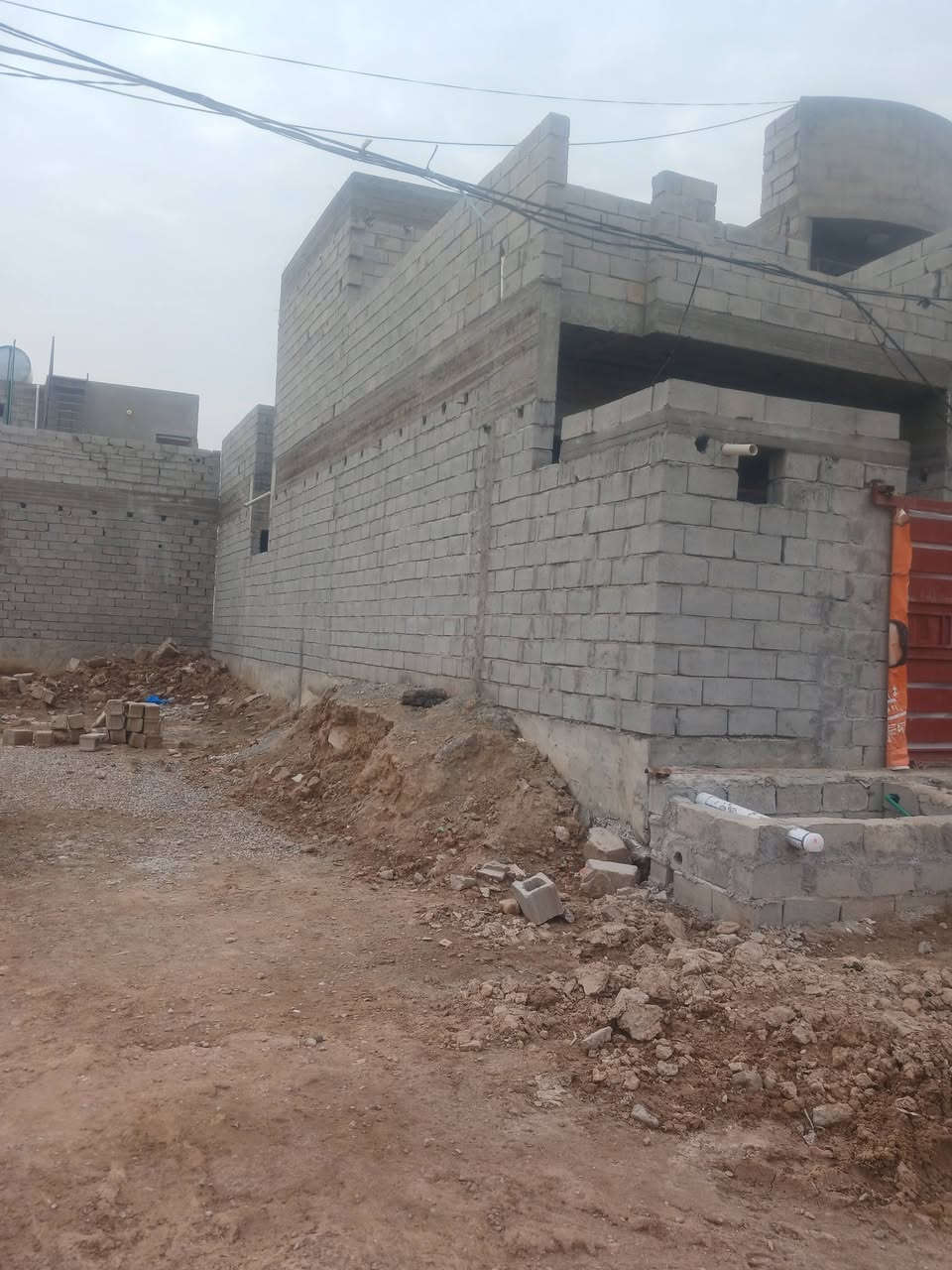 هيكل بناء جديد قيد لانشاء للبيع مساحة ١١٠م كاطون الرحمة 
قرب جامع مالك الملك لاستفسار ***********
