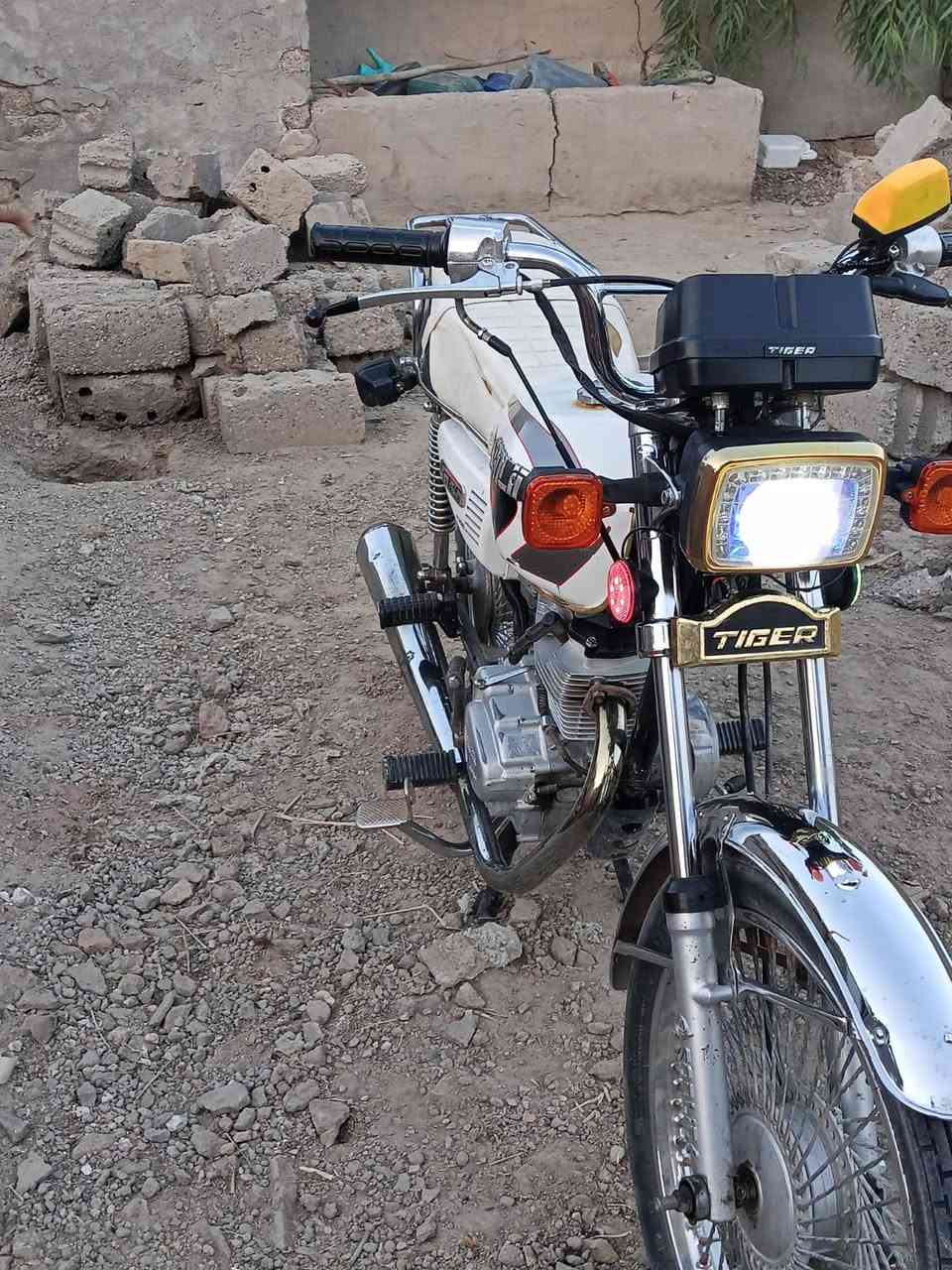 سلام عليكم دراجه البيع ورق اصولي مديل 22 نضيفه السعر خاص وتصال عل رقم***********🦯🦯***********
