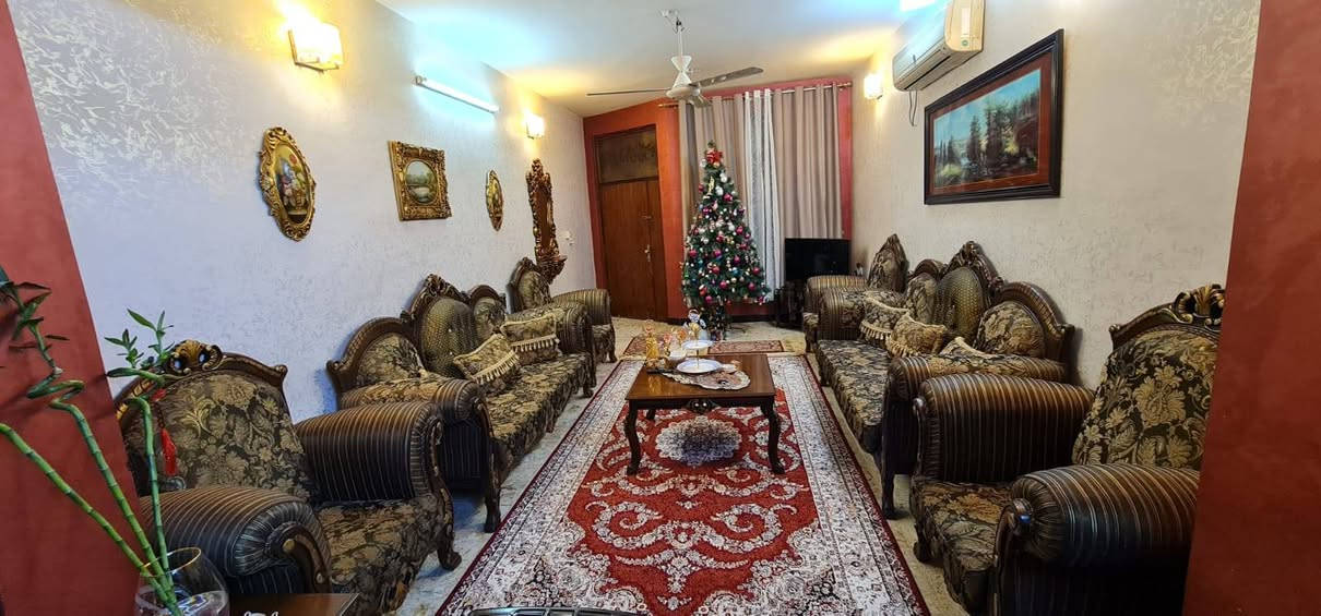 للبيع للبيع 
غرفه نوم كامله 
ميز طعام 
تخم قنفات للبيع 
بغداد شارع فلسطين 
للتواصل 
***********
***********
