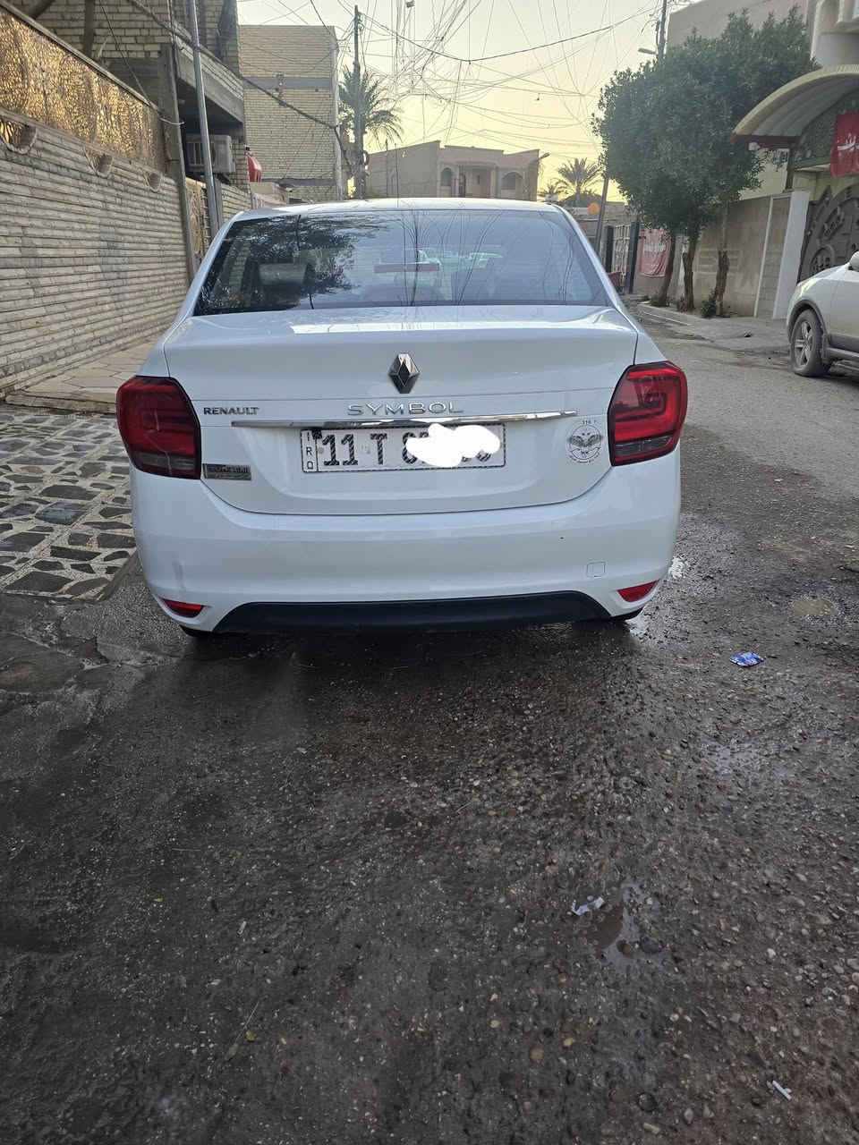 سلام عليكم للبيع رينو سنبل موديل ١٩ بغداد باسمي تحويل ثاني يوم وسنويه لسنه ٢٩ مكفوله  من الصبغ والحادث والبارد سياره ع ايدي من شركه اي نقص مبيهه ماشيه ١٠٠ الف مكاني بغداد  الحريه ***********
