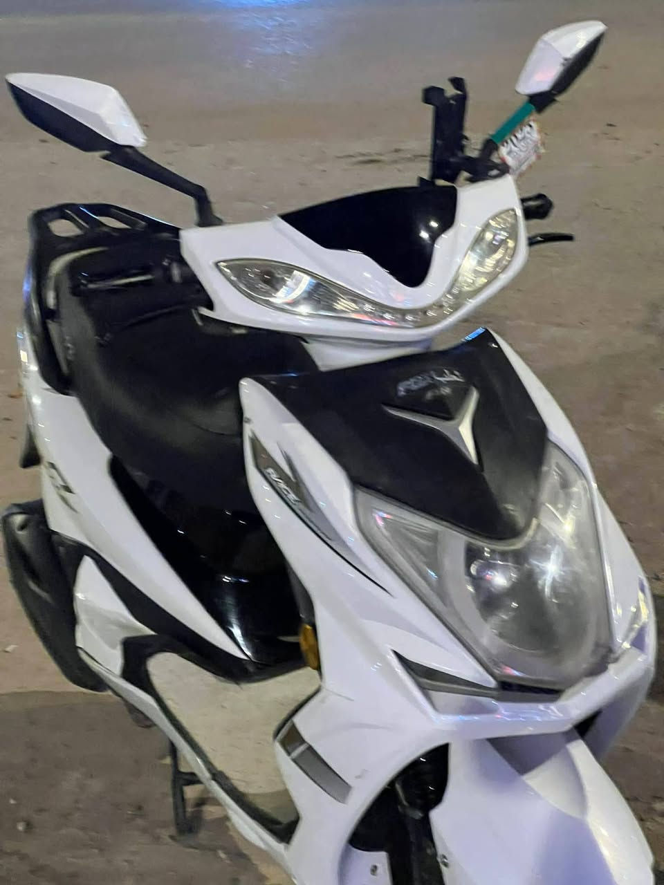 السلام عليكم 
دراجه للبيع موديل 2023 كاملة وحلوة كل نقص ما بيها ماشية8000 فقط تايرات دبلات كهربائيات كلها شغالة فقط بيها بداية ضعف بالمحرك وسعرها 300 وبيها مجال قليل العنوان الشطرة ***********
