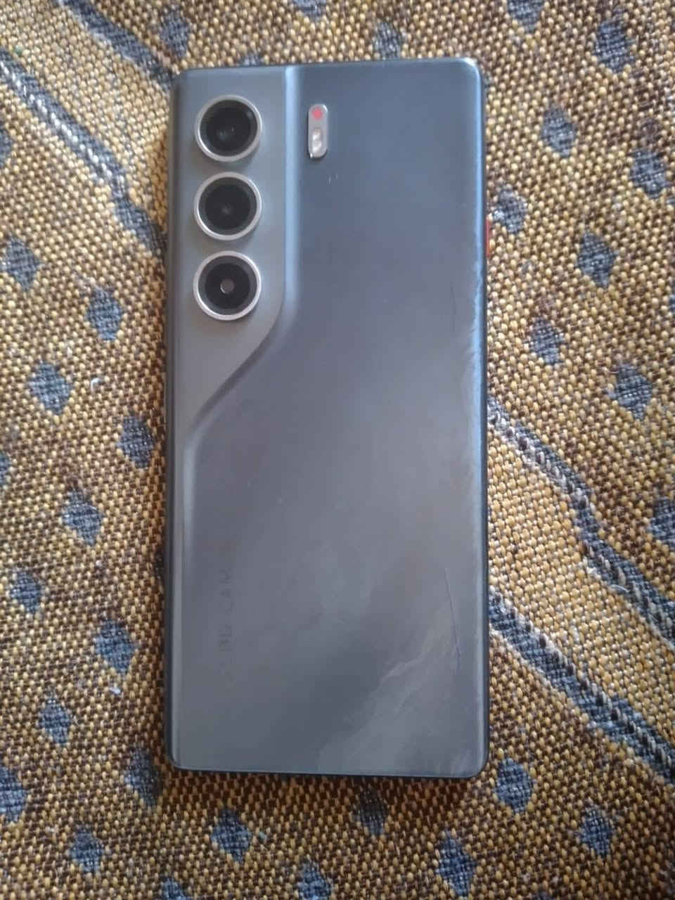 السلام عليكم 
جهاز تكنو كامون 40برو5G 
للبيع بي كسور بشاشة بس مامئثرة عل جهاز
وبي فطرين بل ضهر داخليات مايبينن خلاص 
وبي عواج بل شاصي بس مايبن خلاص الة ابو مبايلات يركز بي
بل بوبجي 90فريم وسلس حيل  
بيع داخل سامراء فقط 
وشراي خل يجيني خاص
السعر خاص


**إذا كنت صاحب هذا الإعلان وتريد حذفه لأي سبب، رجاءا أرسل رسالة إلى الدعم الفني**
