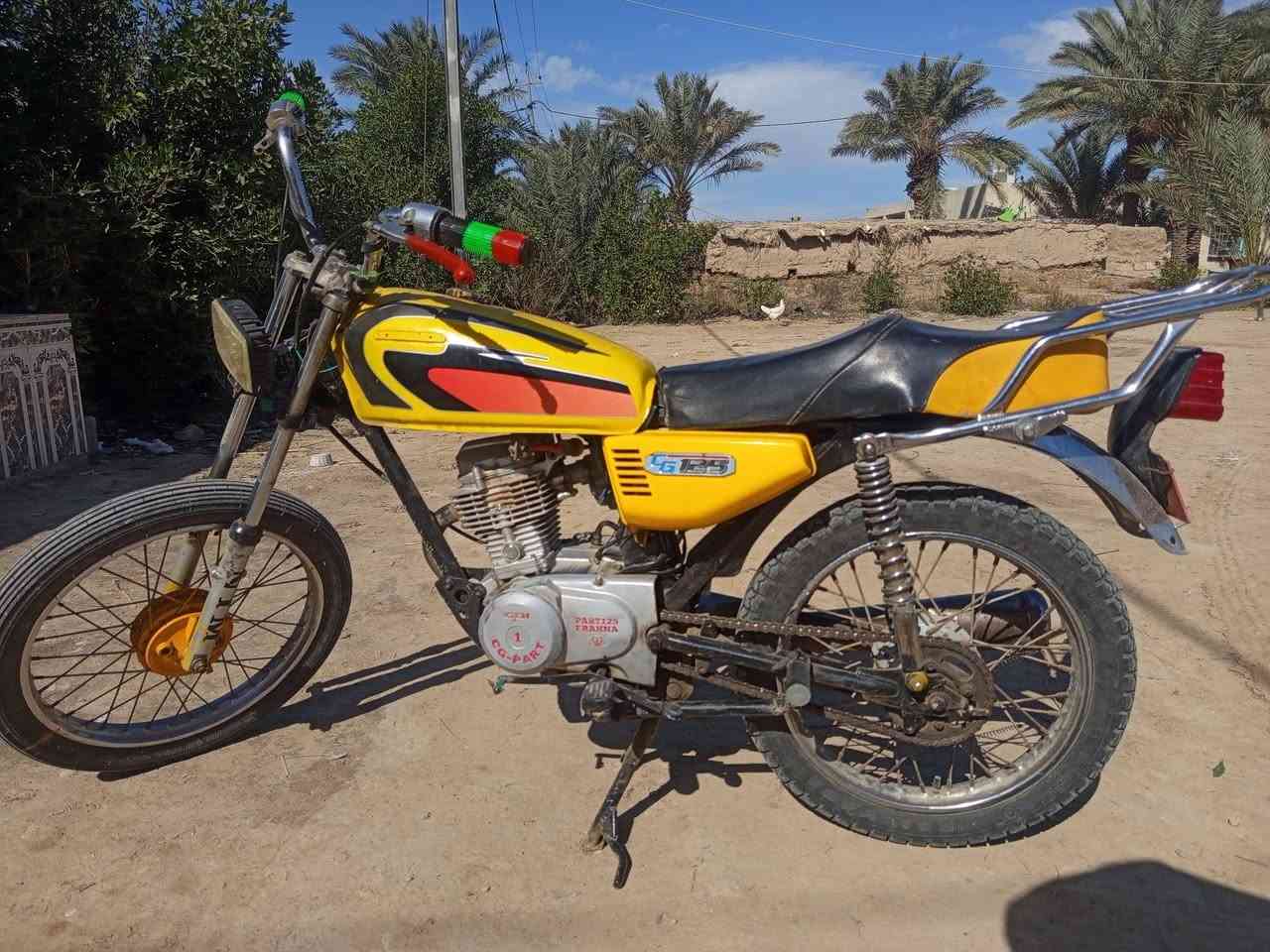 دراجه لل بيع جاهزه 
مكاني شطره
🫴كلك اكفلك عشائر

رقمي للتواصل ***********

والخاص مفتوح

السعر 300وبيها مجال.👤
