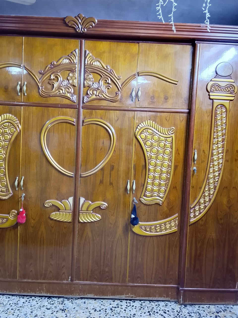 غرفه مرتبه وجديد مستخدمه شي قليل سعرها 750 بيها مجال الرقم ***********
