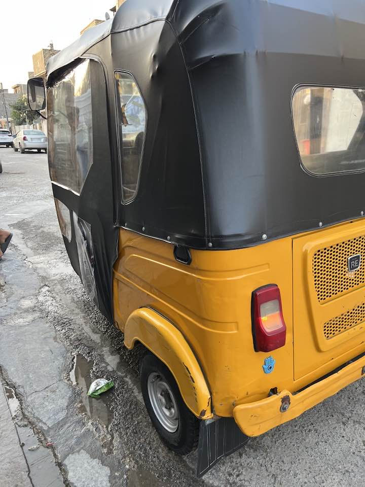 تكتك ثنين وعشرين للبيع بثمانية ونص وبيهة مجال : العنوان بغداد حي العامل رقم الهاتف ***********
