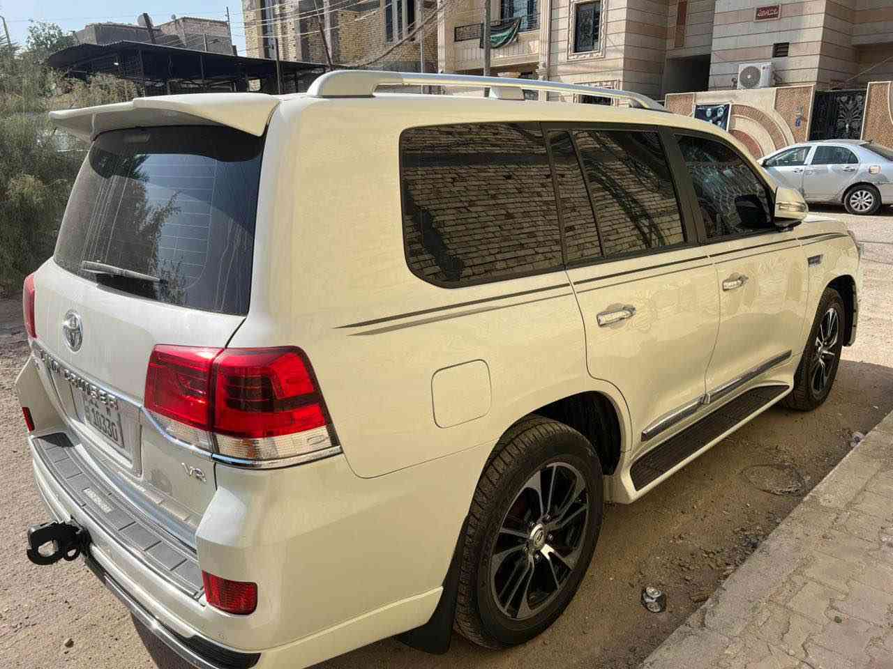 *********** المكان بصره بيها بارد قليل بالمدگر الامامي والباب خلف السايق البصرة, العراق
