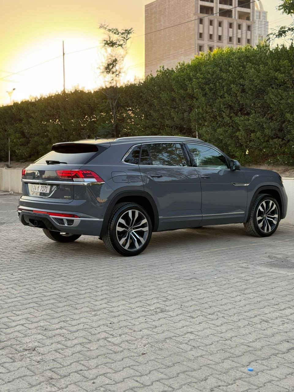 Volkswagen atlas sel r line premium 2021
للبيع أو مراوس 
أطلس كروز سبورت فول مواصفات 
ماشية 51000الف مايل    
موديل:2021
لون سمنتي 
داخل أحمر 
كاميرا ٣٦٠درجة 
كشن حار 🔥 بارد❄️
كشن خزن 
٤باب بصمة 
تشغيل عن بعد 
لايت متحرك مع وضعية القيادة 
باب خلفي بردة 
سماعة 🎧 ماركة فيندر مع مكبر 📢 صوت 
مساعد باركين 
أوتو بارك 
محرك 6سلندر 
شاشة إلكترونية 
نظام أندرويد أوتو ابل كاربلي 
دفع رباعي-فورميشن 
سقف بانوراما 
صندوق شفت 
السيارة كلين تايتل مكفول كفالة عامة شرط تقرير الكارفاكس 

رقم التلفون ***********
-*********** 

 🌁price:375
