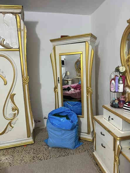 غرفه للبيع بسعر مناسب.
***********
