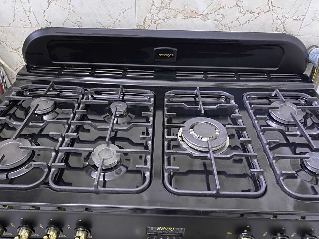 طباخ تكنو كاز الإيطالي الأصلي للبيع جديد مثل مواضح امامكم جديد غير مستخدم فقط الفرن الغاز مالتة مستخدم يحتوي 7مشاعل وفرن غاز وفرن كهرباء وفرن يشبه القلاية الكهربائية للبيع للاستفسار مراسلة الصفحة


**إذا كنت صاحب هذا الإعلان وتريد حذفه لأي سبب، رجاءا أرسل رسالة إلى الدعم الفني**