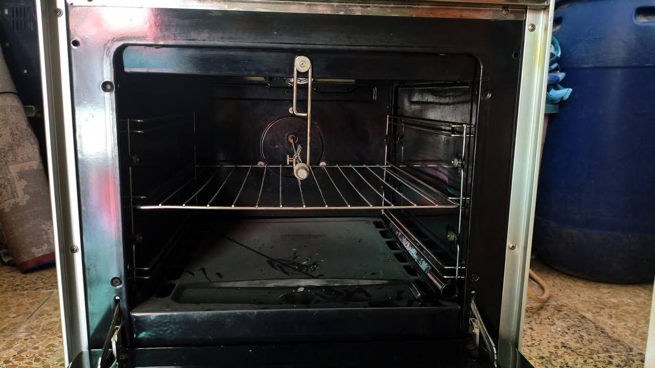 سلام عليكم طباخ ابو فرن للبيع
نضافة 90%♨️
الموقع موصل جانب الأيسر 
 للاستفسار على الرقم 
***********
***********
