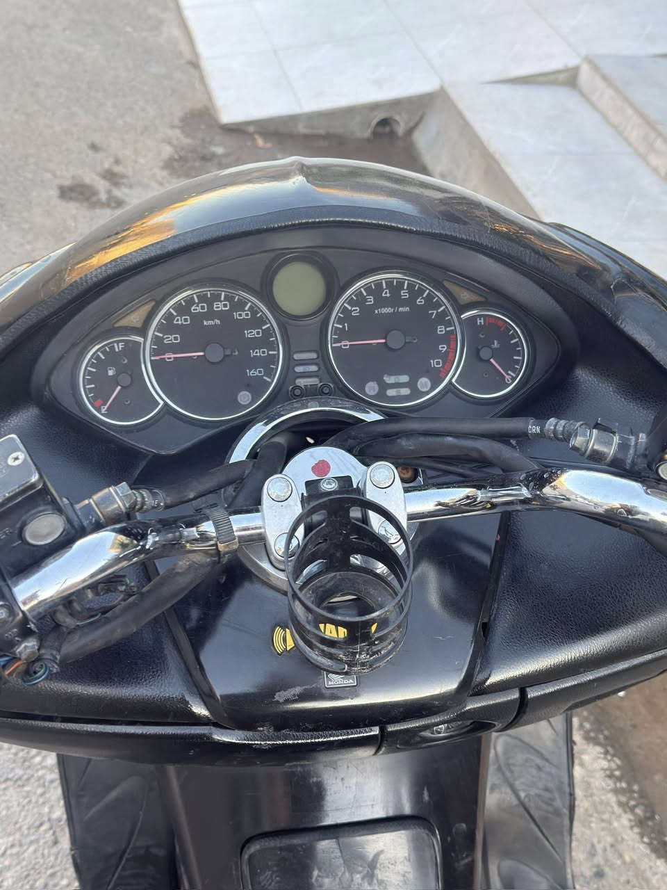 سلام عليكم فورزه 08محرك نضيف حماوه نص كهربائيات شغاله بس اشاره وحده عوزه كلوب مكمركه وكامل بس سجل صارنصه رياضي. وجه بومه جويتر جديد السعر 650 وبيه مجال الرمادي حي بكر ***********
