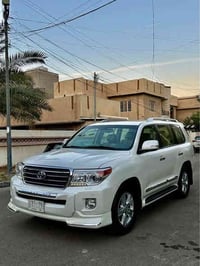 لاندكروز 2015 جديييده جداً  فطيم كلش جديده ماشيه 159 الف كيلو رقم بغدا...