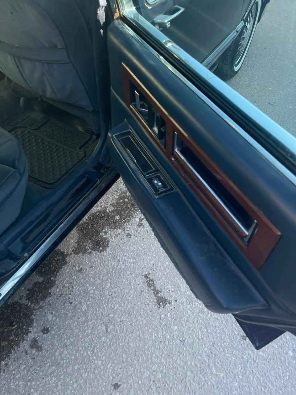 كاديلاك موديل ٩٢
محرك ٨ سلندر 
حداديه دبلات تخم تاير جديد 
غرفه بلادي نظيف 
يرادله ترتيبات بسيطه 
سعر ٥٠ ورقه وبيه مجال
***********
مكان السياره النجف
