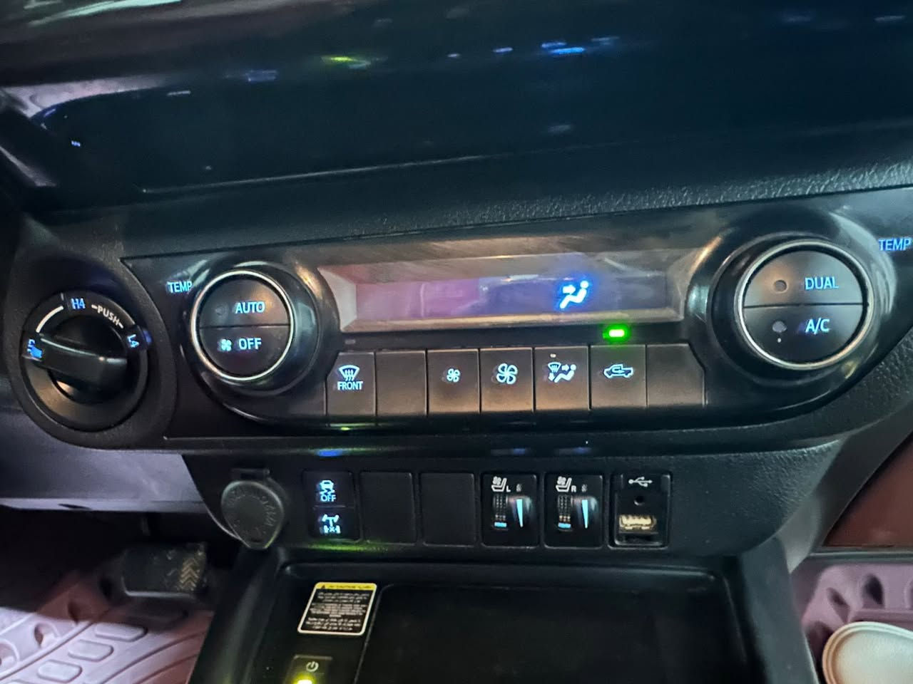 السلام عليكم اخواني و خواتي العزاء سياره هايلوكس موديل 2022 سازس باب اول شاصي 22 فور ويل 6سلندر مكينه 4000 السياره مري شفط تحكم ستيرن شاحن واير ليس سياره بصمه تبريد قطعتين حساس امامي حساس خلفي تبريد في الكشنات السياره ممشى 73حقيقي بيه ملاحضه في الجاملاغ الايمن رصعه مسحوبه بي دي ار 
السعر/335ورقه بيه مجال شي بسيط
الرقم/***********
