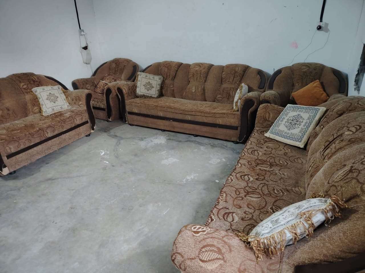 ثلاجه استعمال سنه
بعده جديده
ب ٣٠٠ الف 
تخم مستعمل ب ١٢٥ 
مستعجل ع بيع مكاني بعقوبه المفرق للاتصال 0770 752 6276
