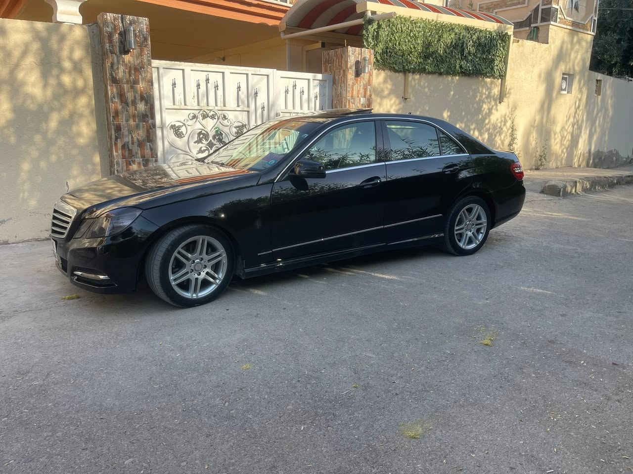 السلام عليكم مارسدس E350 عقل اليفوك مكينة فئي المرغوب كير قبل شهر شديتة بيدي مكفول ومكينة لاتنقيص لا تبخير صدر جديد تايرات جديدة قطعتين صبغ ضرر شرط بدون دواخل بس صبغ تبريد ثلج كهرباىيات كلهة شغالة  سيارة جديدة استعمال شخصي رقم بغداد بسمي سنوية ل 2030 مكان ديالى شهربان سعر مناسب خابر ودلل ***********
