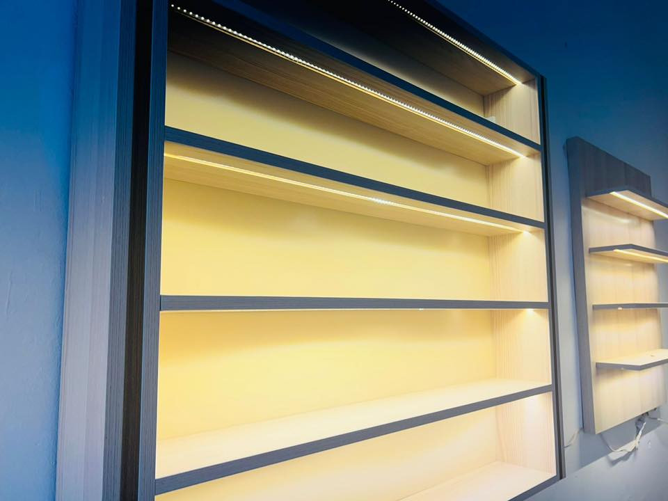 رفوف للبيع بيهن اناره داخليه مخفيه  عنواني جبله
استفسسار 
***********
